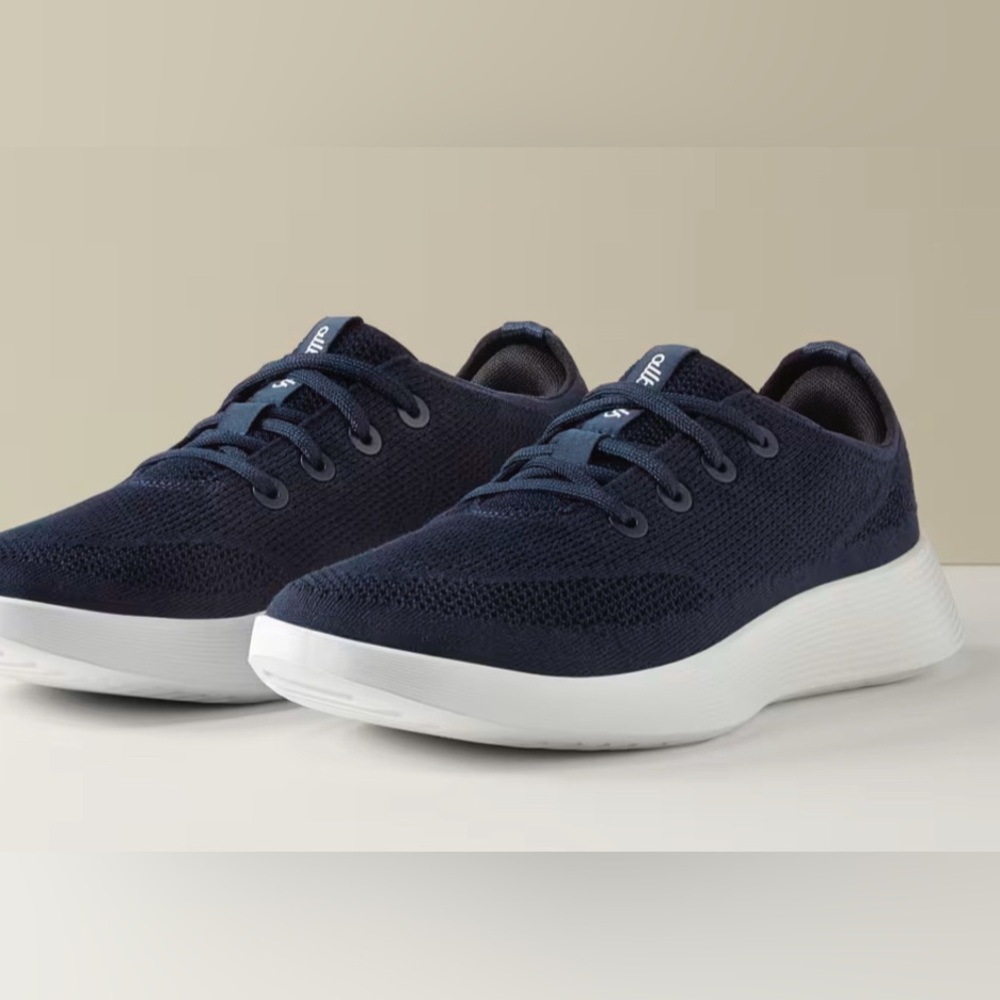 Men’s Allbirds Tree‎ Runner Sneakers Navy and White- Size 9